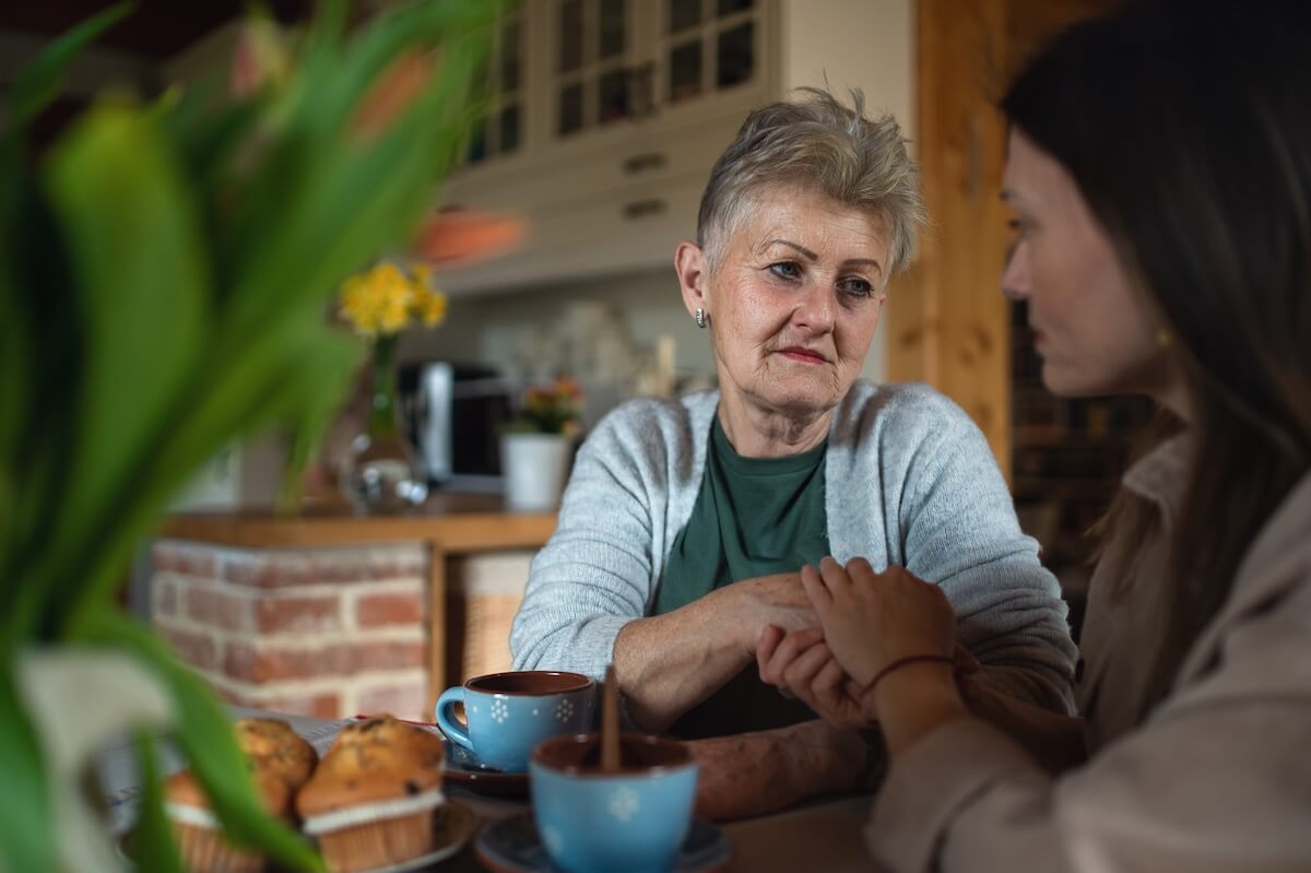 Older woman sitting with adult daughter_Early Signs of Dementia